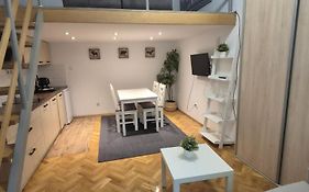 Lullaby-Peaceful And Relaxing Studio